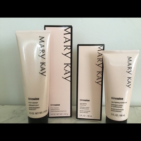 Timewise 3 in 1 Cleanser and Moisturizer for Oily / Combo Skin. - Picture 1 of 3